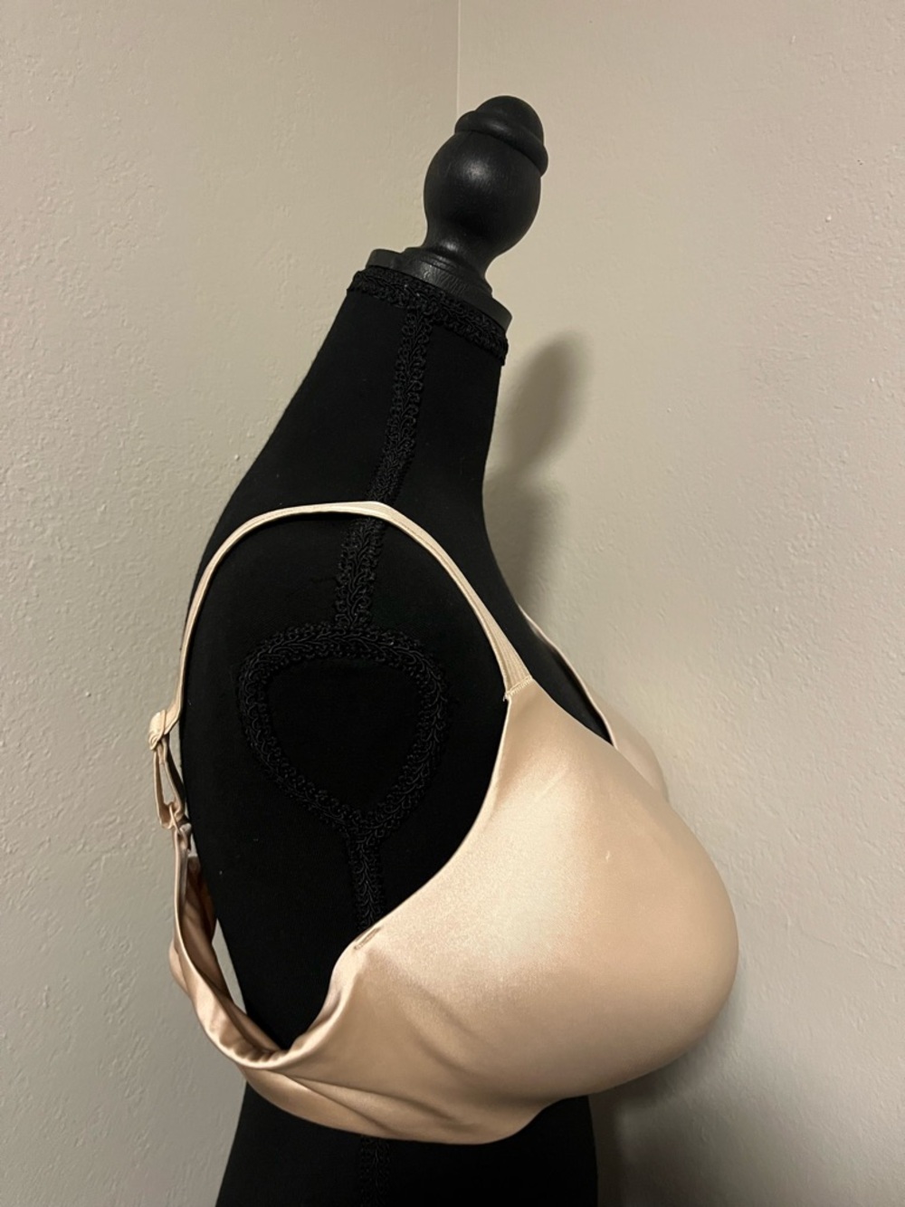 CLOSEOUT! Bali Everyday Nude T-Shirt Bra - Smooth Support-42D - Picture 4 of 5